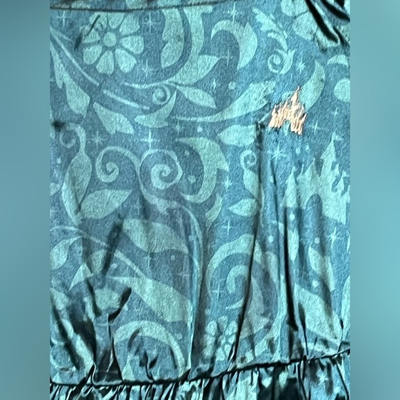 NWT Disney Fantasyland Castle Sleep Satin Pajama 2-piece Set Women's XS Silky - Picture 7 of 10